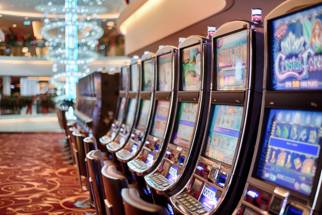 How to make money playing slots