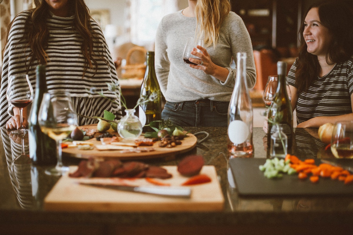 4 Tips for Hosting a Dinner Party Affordable Comfort